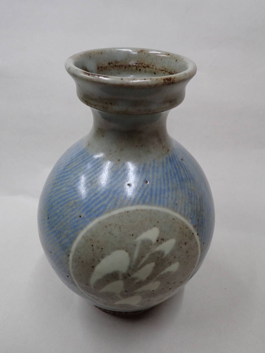 人間国宝 島岡達三 地釉象嵌草花文壺 花瓶 茶道具 花器 人間国宝 島岡達三 花器 地釉象嵌草花文壺 (益子)|売買された