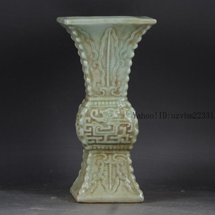 豆青釉四方竜紋花觚 景徳鎮 陶磁器 装飾品 現代工芸品美術品 置物 豆青釉四方竜紋花觚 景徳鎮 陶磁器 装飾品 現代工芸品