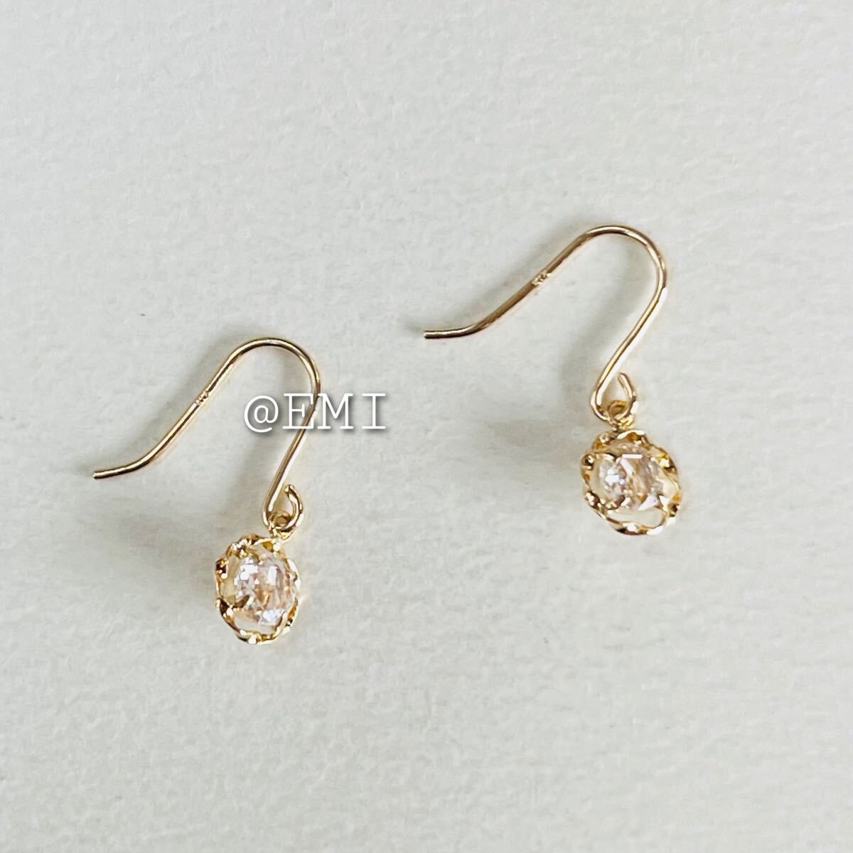 【スペシャルセール☆】 K18 天然ダイヤモンド 0.20ct デザインフックピアス　diamond _画像2