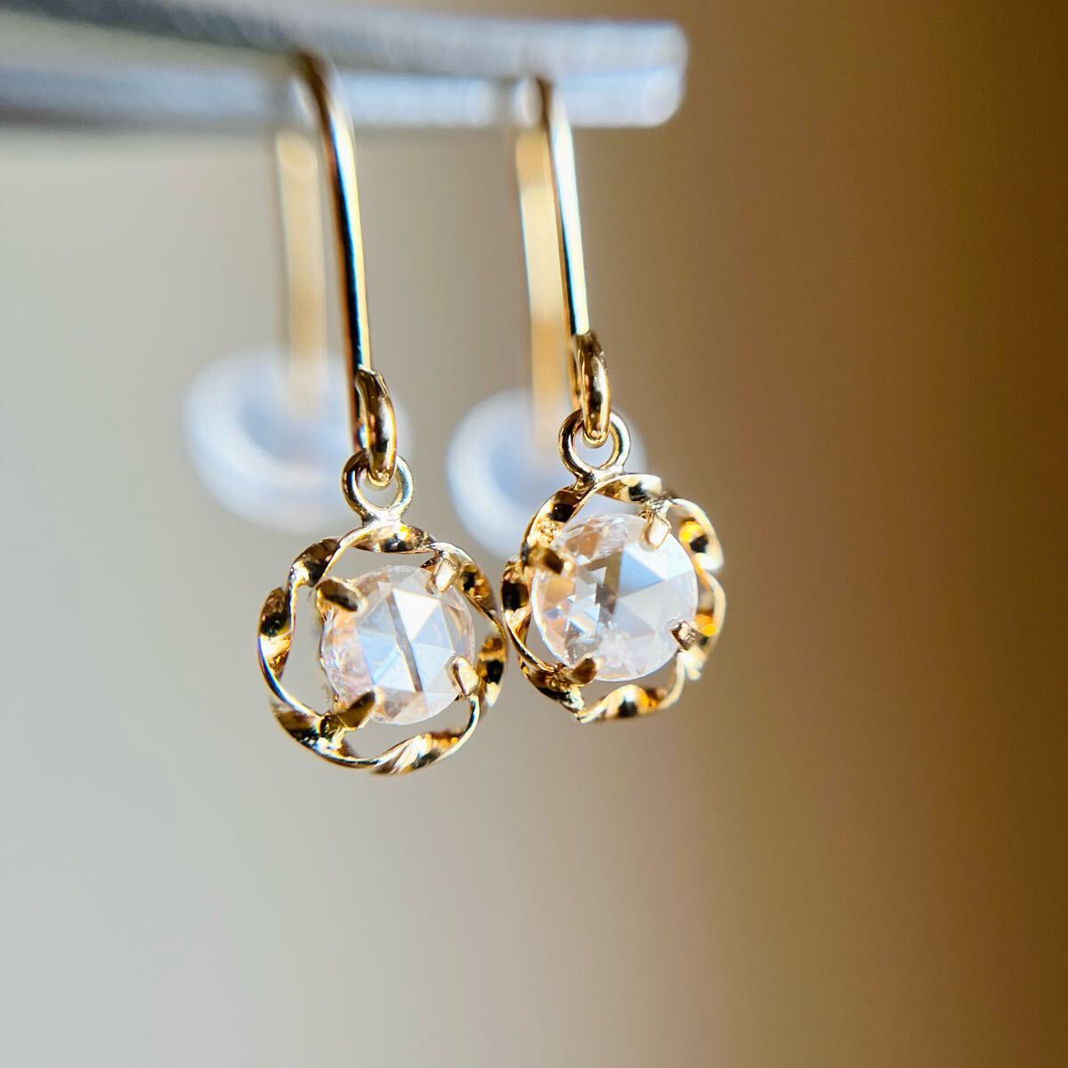 【スペシャルセール☆】 K18 天然ダイヤモンド 0.20ct デザインフックピアス　diamond _画像4