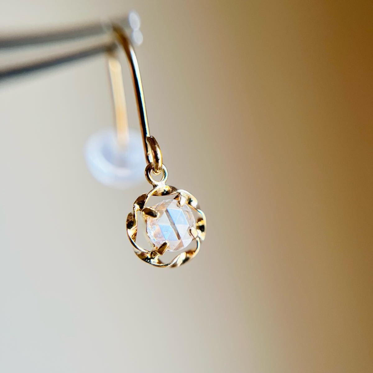 【スペシャルセール☆】 K18 天然ダイヤモンド 0.20ct デザインフックピアス　diamond _画像5