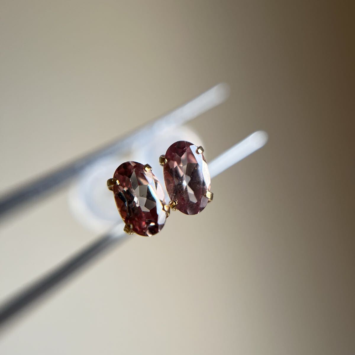 K18 天然石カラーチェンジガーネット　オーバル　ピアス希少　レア　18金　