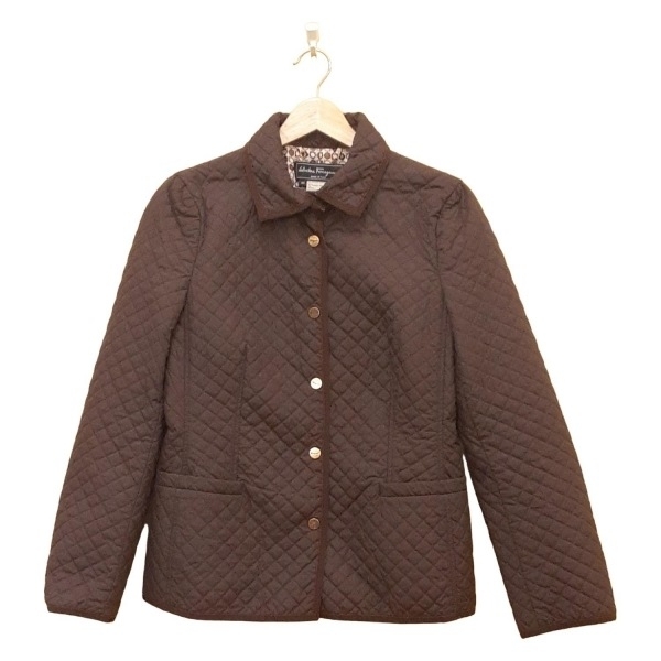 サルバトーレフェラガモ FERRAGAMO/SalvatoreFerragamo ブルゾン サイズ40 M - ダークブラウン レディース 長袖/キルティング/冬 美品