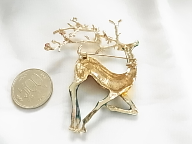 ▲未使用　大き目インパクト感　鹿のモチーフ　角に梅デザインが可愛い印象　存在感　個性的　華やかな素敵なデザインのブローチ_画像6