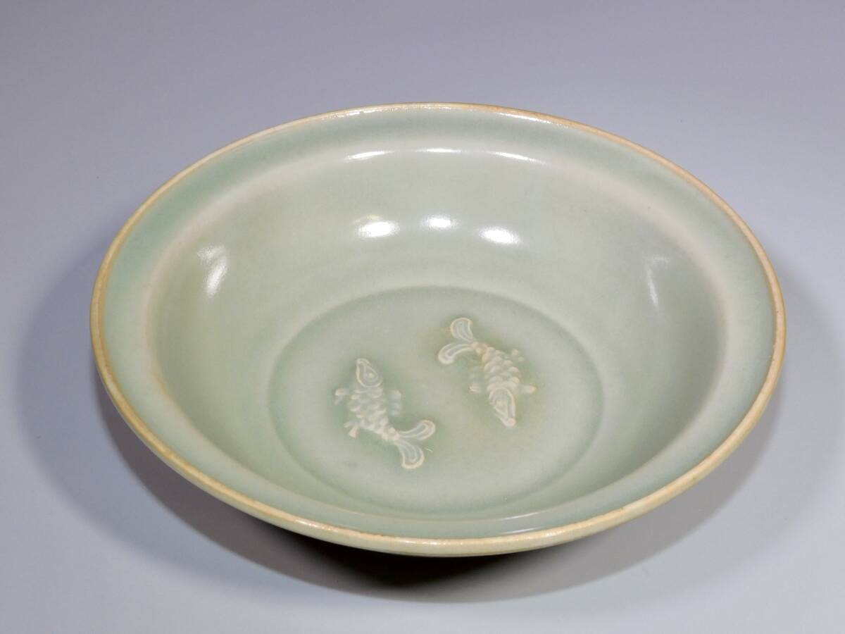 中国宋時代竜泉青磁お皿 宋時代 龍泉窯 青磁双魚文皿 箱付(宋)|売買されたオークション