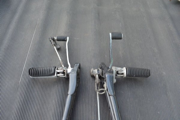 【4DN】ルネッサ 純正　ステップ左右セット　SRV　00238H_画像2