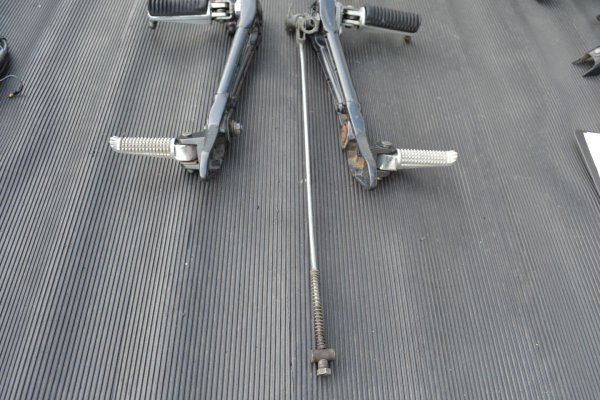 【4DN】ルネッサ 純正　ステップ左右セット　SRV　00238H_画像3