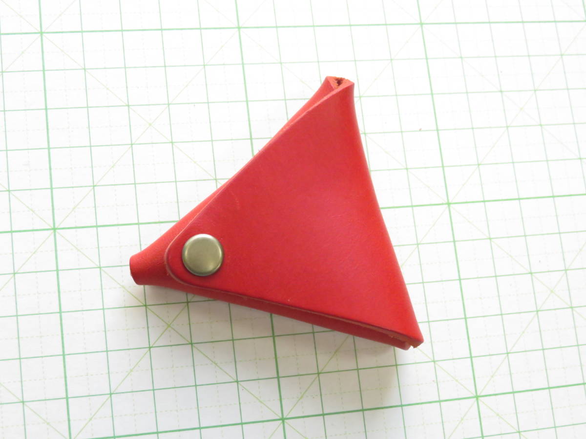 抜き型　レザークラフト　トライアングルコインケース７０ミリサイズ　 ギターピックケースにも　未使用品_画像4