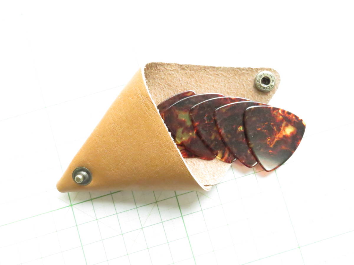 抜き型　レザークラフト　トライアングルコインケース７０ミリサイズ　 ギターピックケースにも　未使用品_画像6