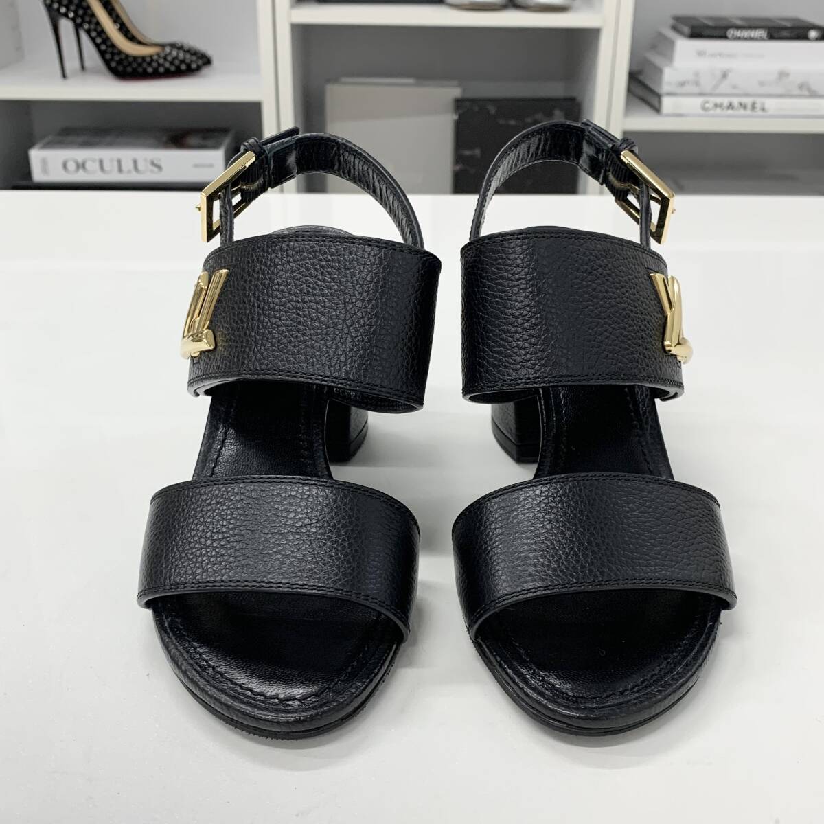 海外限定 エレガントな Louis Vuitton ◆ サンキス ローサンダル M12584 ヴィトン ホライズンライン レザー LV金具 ストラップ