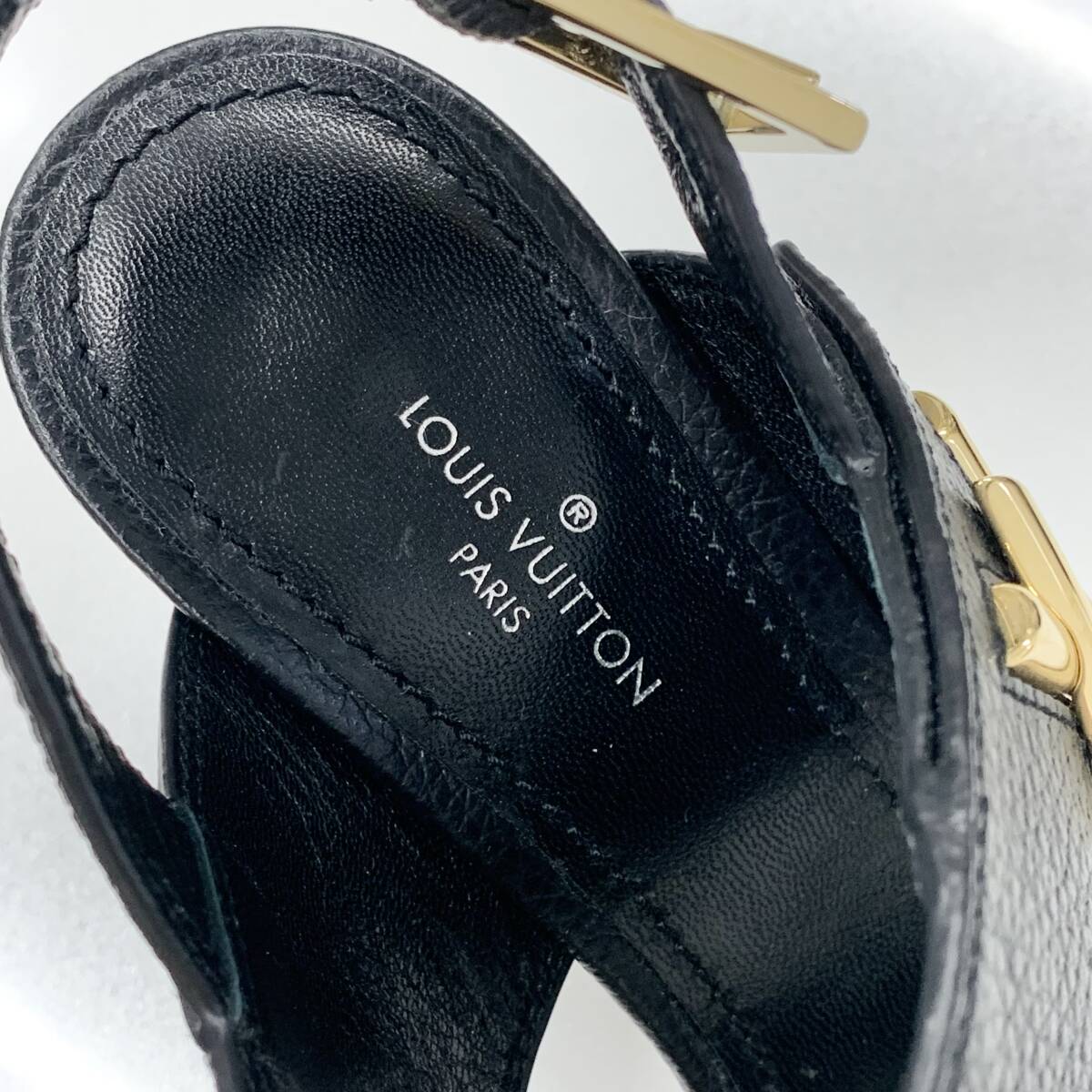 *快適&スタイリッシュ*【LouisVuitton】オールブラックサンダル M12584 ヴィトン ホライズンライン レザー LV金具 ストラップ