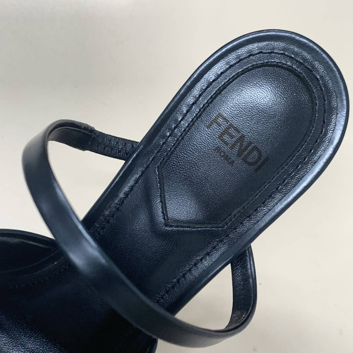 【FENDI】FENDI First レザー ストラップサンダル M12724 未使用 フェンディ ファースト メタリックレザー メタル