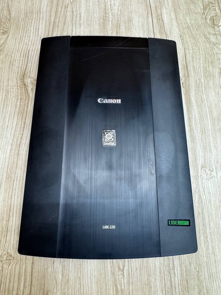 *7819-0701-13☆訳あり☆ Canon Canoscan ( LIDE220 ) USBバスパワー(AC不要) フラットベッドスキャナー キャノン キャノスキャン 発送:C