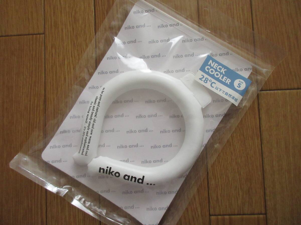 niko and... ニコアンド　ニコロゴ リング ネッククーラー S　（ホワイト　28℃）　冷感 冷却 ネックチューブ　ネックリング　クールリング_画像4