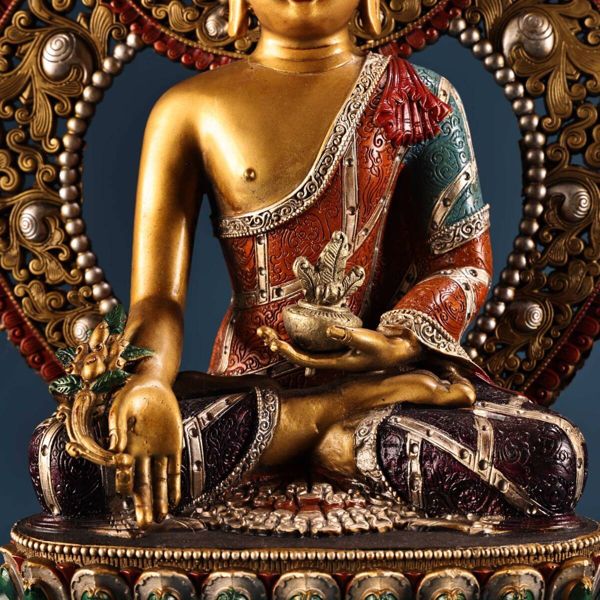 中国古美術·珍品旧蔵チベット収老純手作り高浮彫刻青石蔵伝長寿仏仏像一尊·供養仏像 中国古美術·珍品旧蔵チベット収老純手作り高浮彫刻青石蔵伝長寿