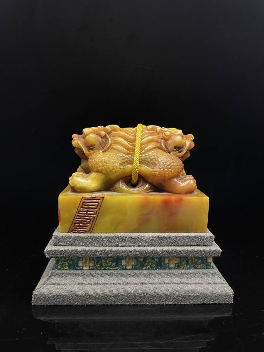 旧家蔵出 古美術 細工彫刻 寿山石 時代物 アンティーク 骨董品 旧蔵 【精品寿山石田黄級田黄石印鑑 】 寿山石 彫刻 瑞獣 印鑑