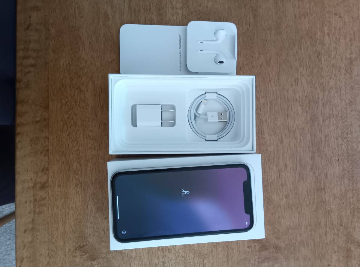 SIMロック解除 iPhone 11 64GB 箱＆未使用付属品付