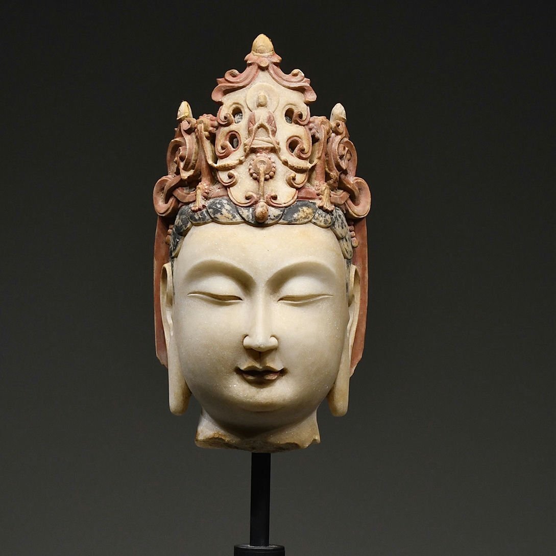 中国美術品 漢白玉石極細工彫刻 佛の手 供養 縁結び 案頭 古賞物 ▽渡鶴羽▽W6652北斉時代 漢白玉彩絵菩薩仏首 漢白玉石細工彫刻