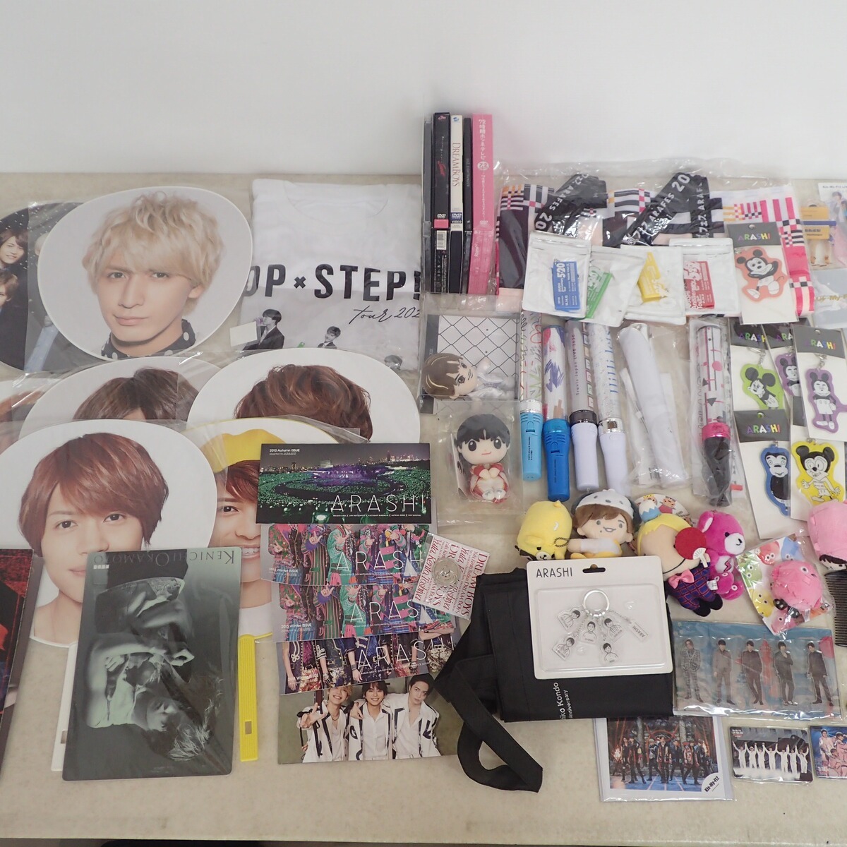 ジャニーズ グッズセット(アクスタ、DVD、うちわ等) ジャニーズ グッズ DVD/ペンライト/うちわ/トートバッグ