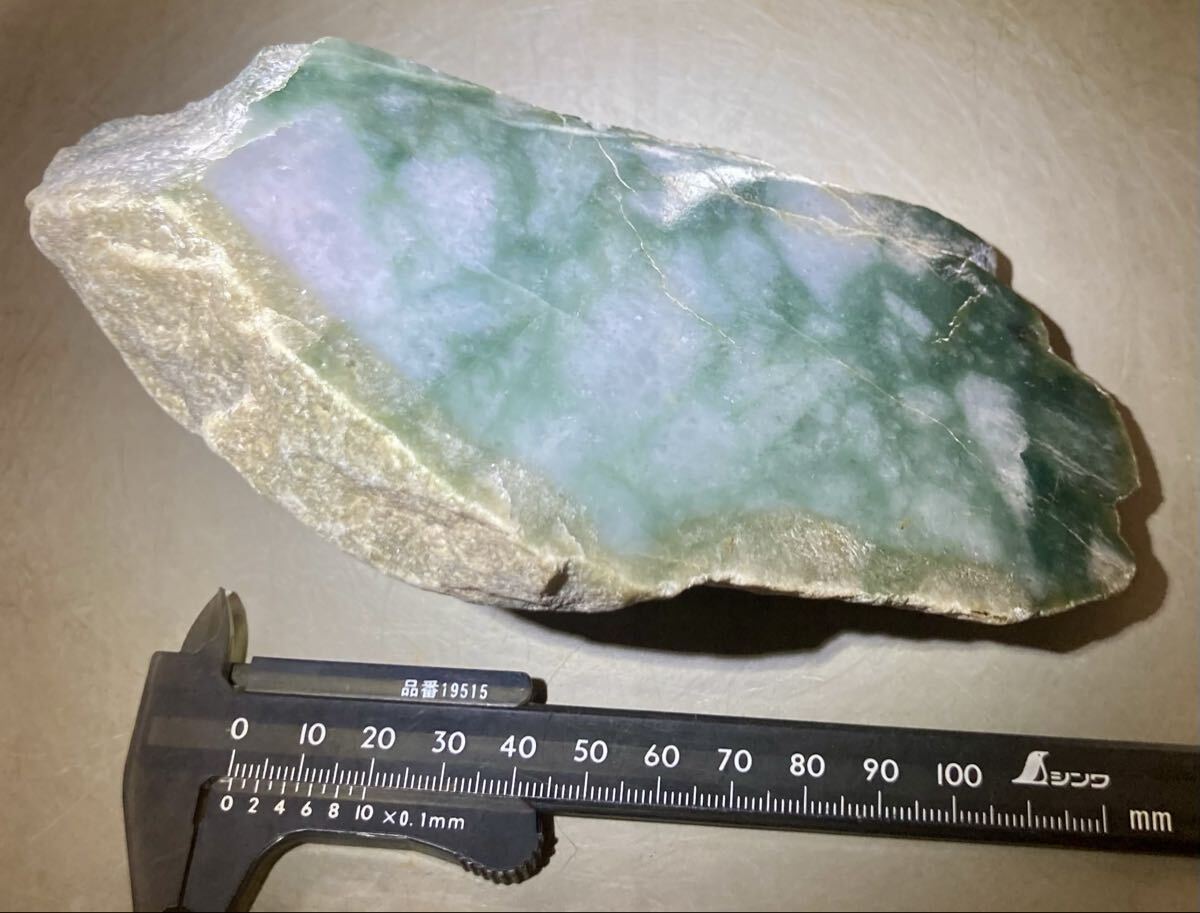 JADEITE ミャンマー産 本翡翠 原石 1面磨き 323 ミャンマー産巨石天然本翡翠原石1100g3面カット内1面のみ磨き