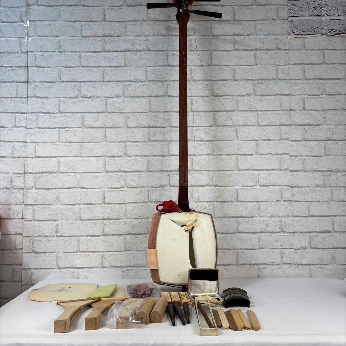 現状品　ジャンク　三線 本皮使用 ケース付き　破れあり 沖縄　修理・部品取りに Yahoo!オークション -「ジャンク」(三線) (和楽器)の落札相場