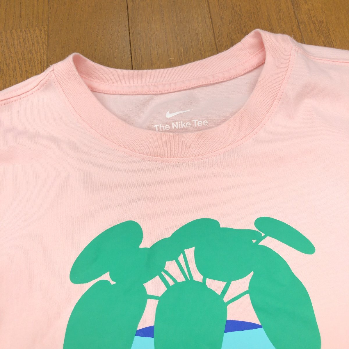 美品 NIKE ナイキ グラフィックプリント クルーネック Tシャツ S ピンク 半袖 バスケ The Nike Tee 国内正規品 メンズ 紳士_画像4