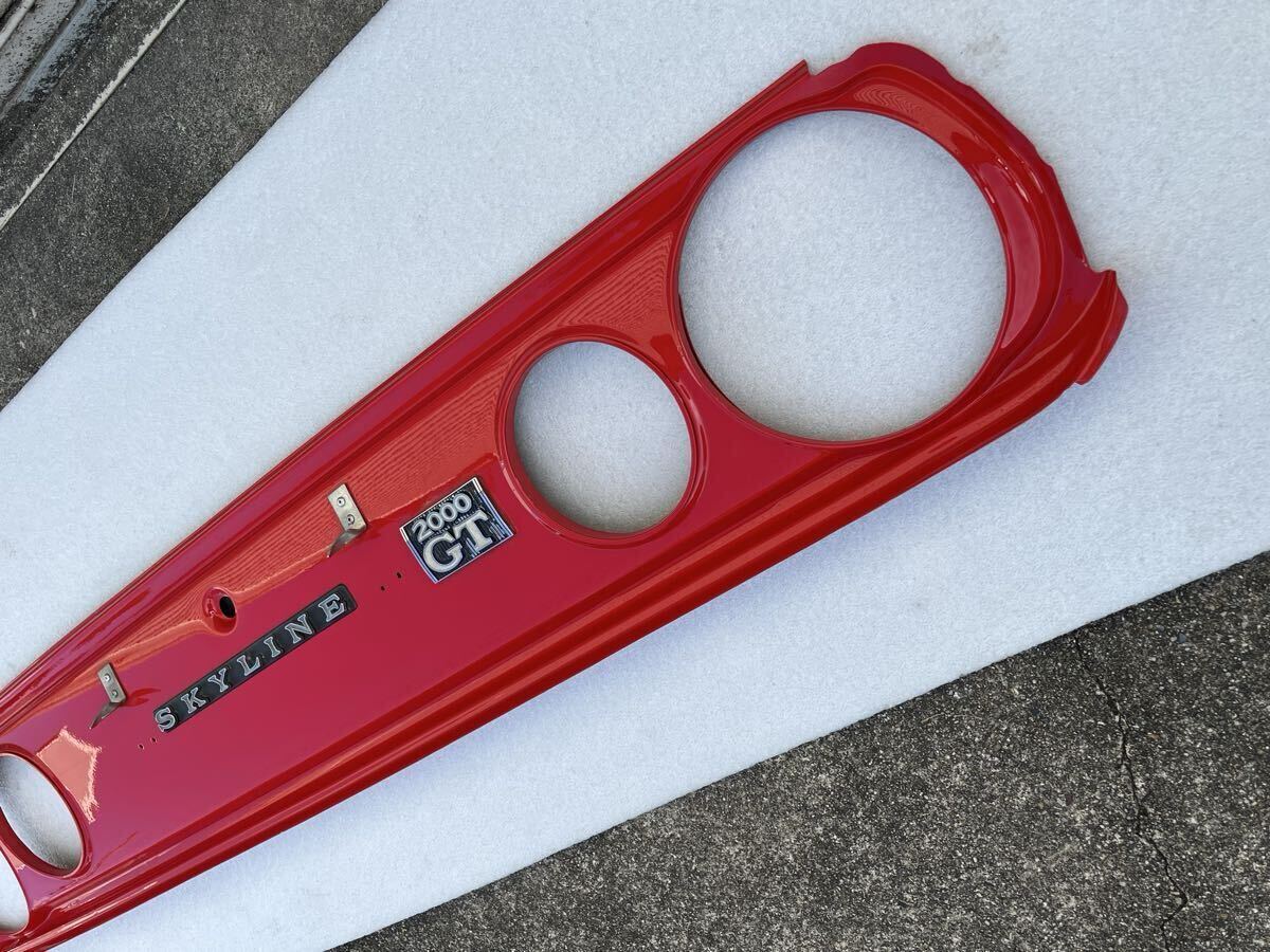 個人宅配送不可【当時物】日産 C110 スカイライン ケンメリ 純正 リアパネル バックパネル エンブレム付き 塗装品 錆なし NISSAN ヨメンリ_画像3