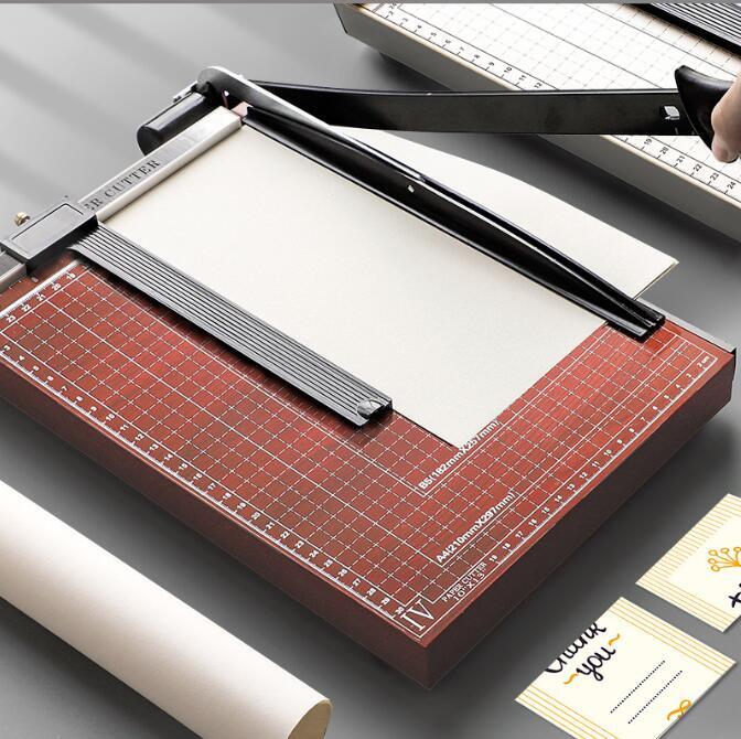 人気 ペーパーカッター カッティング A4 裁断機 切断 写真切断　1cm単位目盛付　オフィス用品 事務用品　店舗用品_画像2