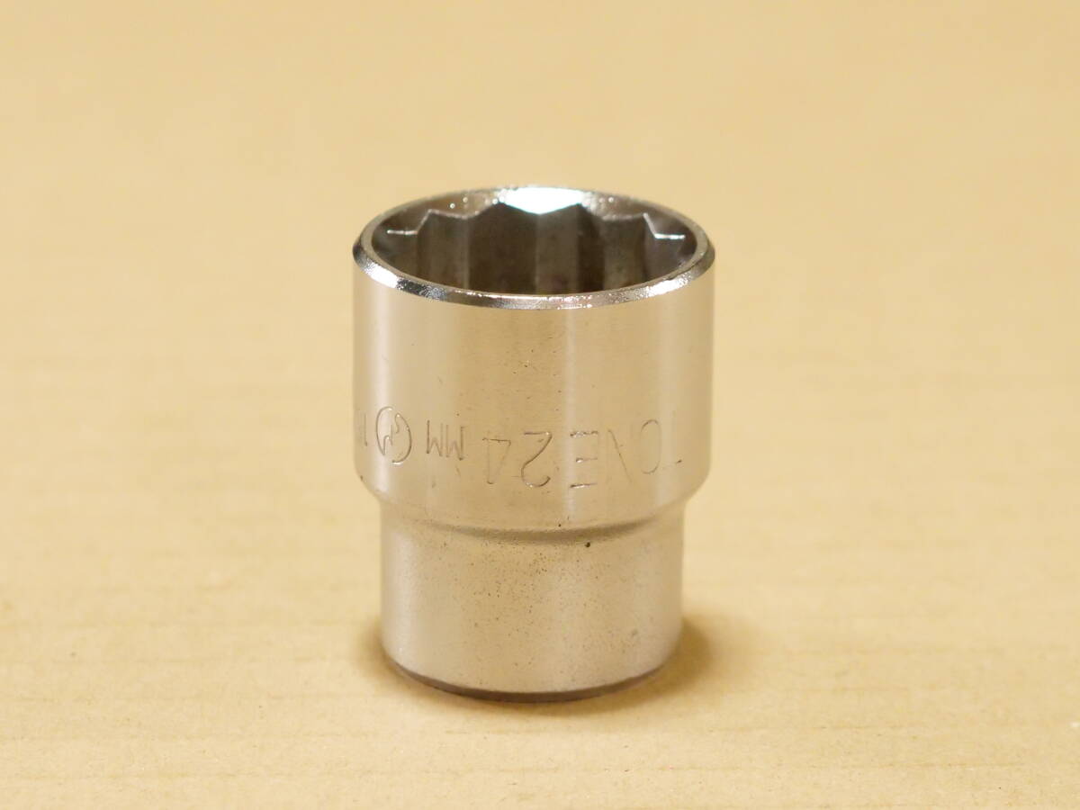 TONE 24 mm ( 15/16 インチ ) 差込角 12.7 mm 1/2 inch 12角 ソケット 4D-24 検) トネ 4S-24 KTC B4-24W B4-24_画像1