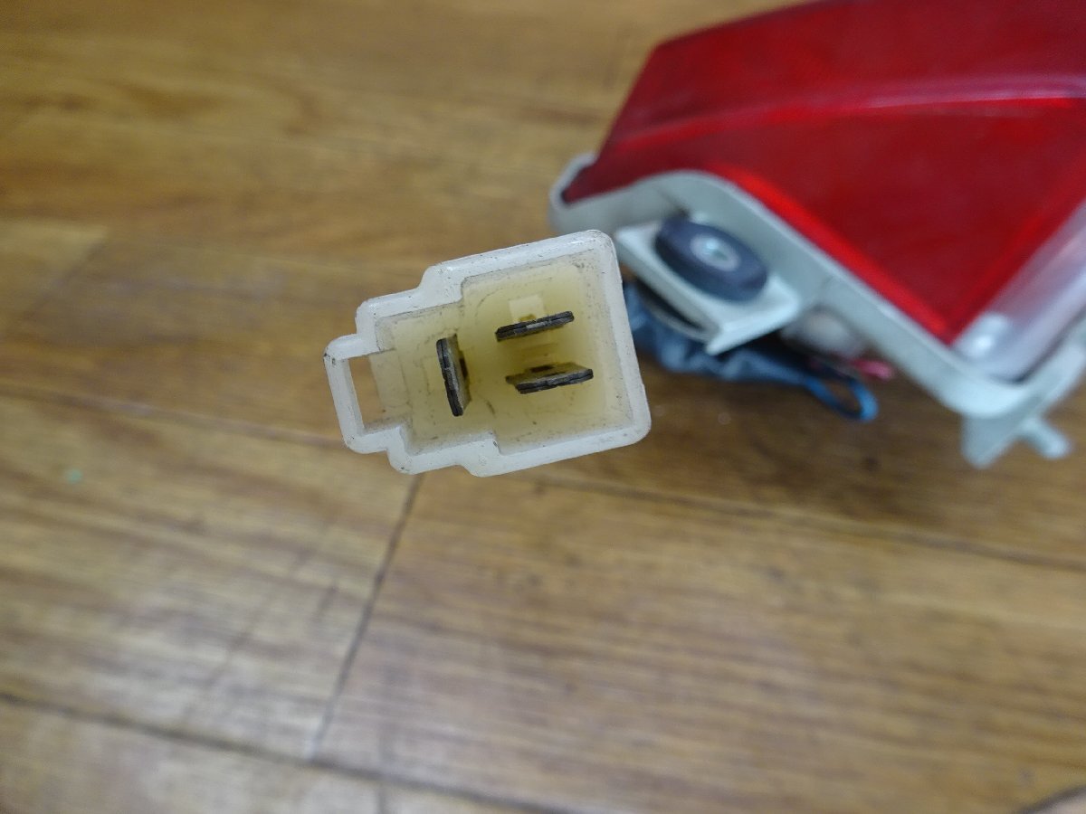 [Z] Kawasaki ZZR1100 ZXT10C C2 оригинальный задний фонарь 220-40058 * 2507