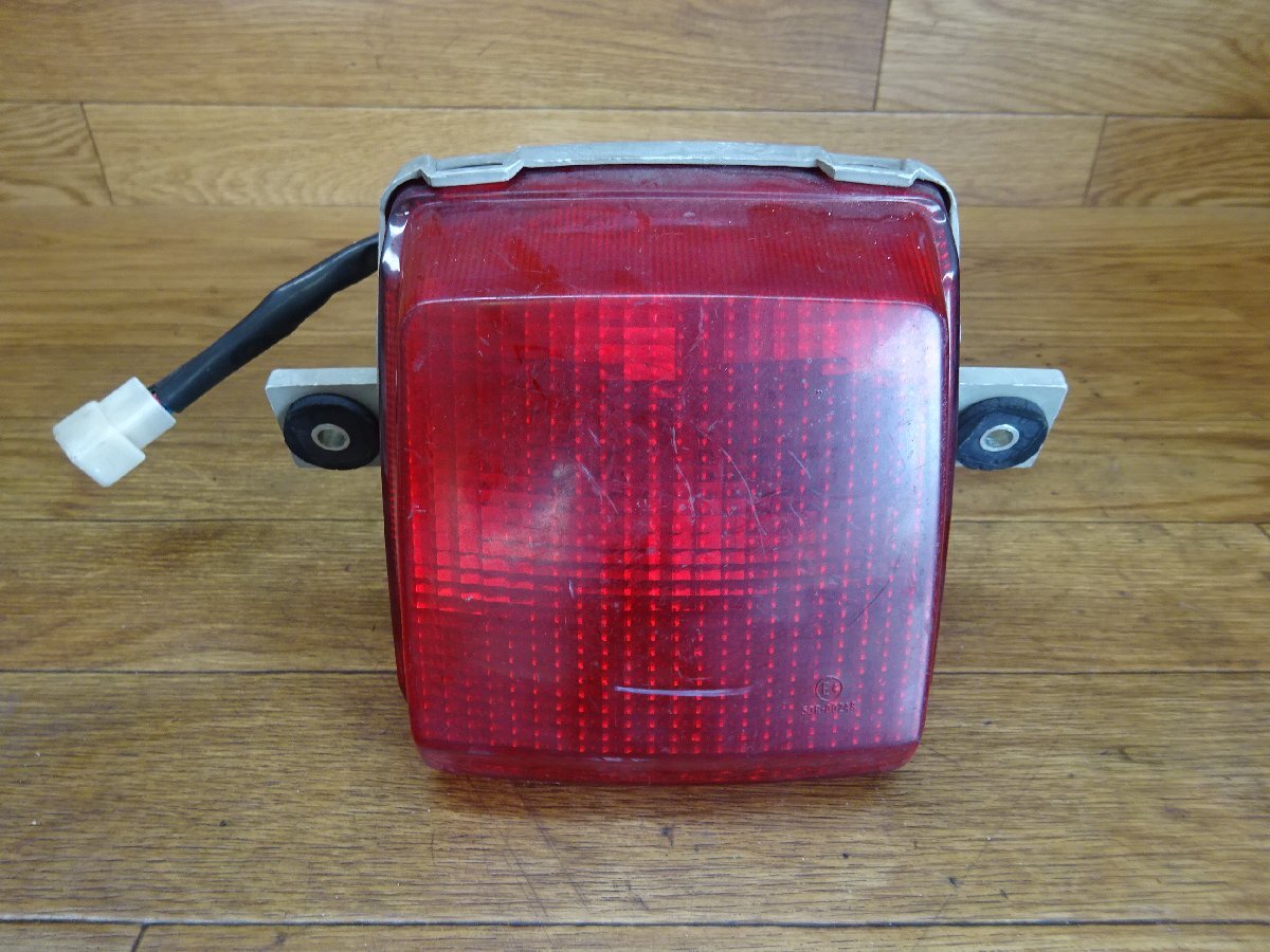 [Z] Kawasaki ZZR1100 ZXT10C C2 оригинальный задний фонарь 220-40058 * 2507