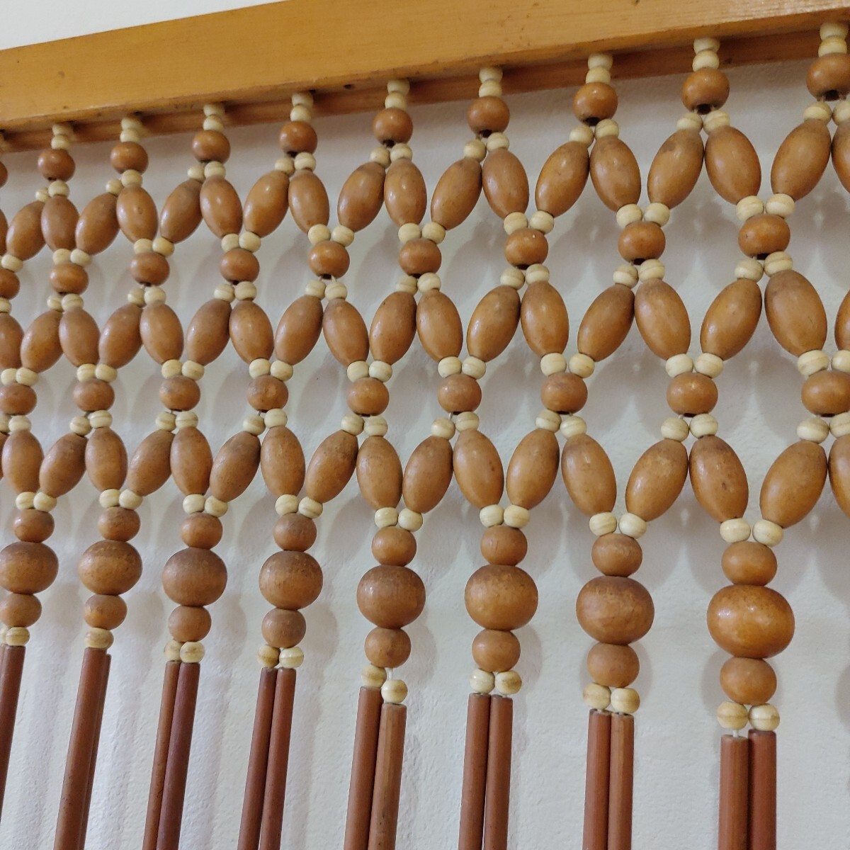 【木製 ビーズ のれん】中古品 暖簾 ビーズカーテン 昭和レトロ 飾り ブラインド 仕切り インテリア【A9-4】0703+-_画像2