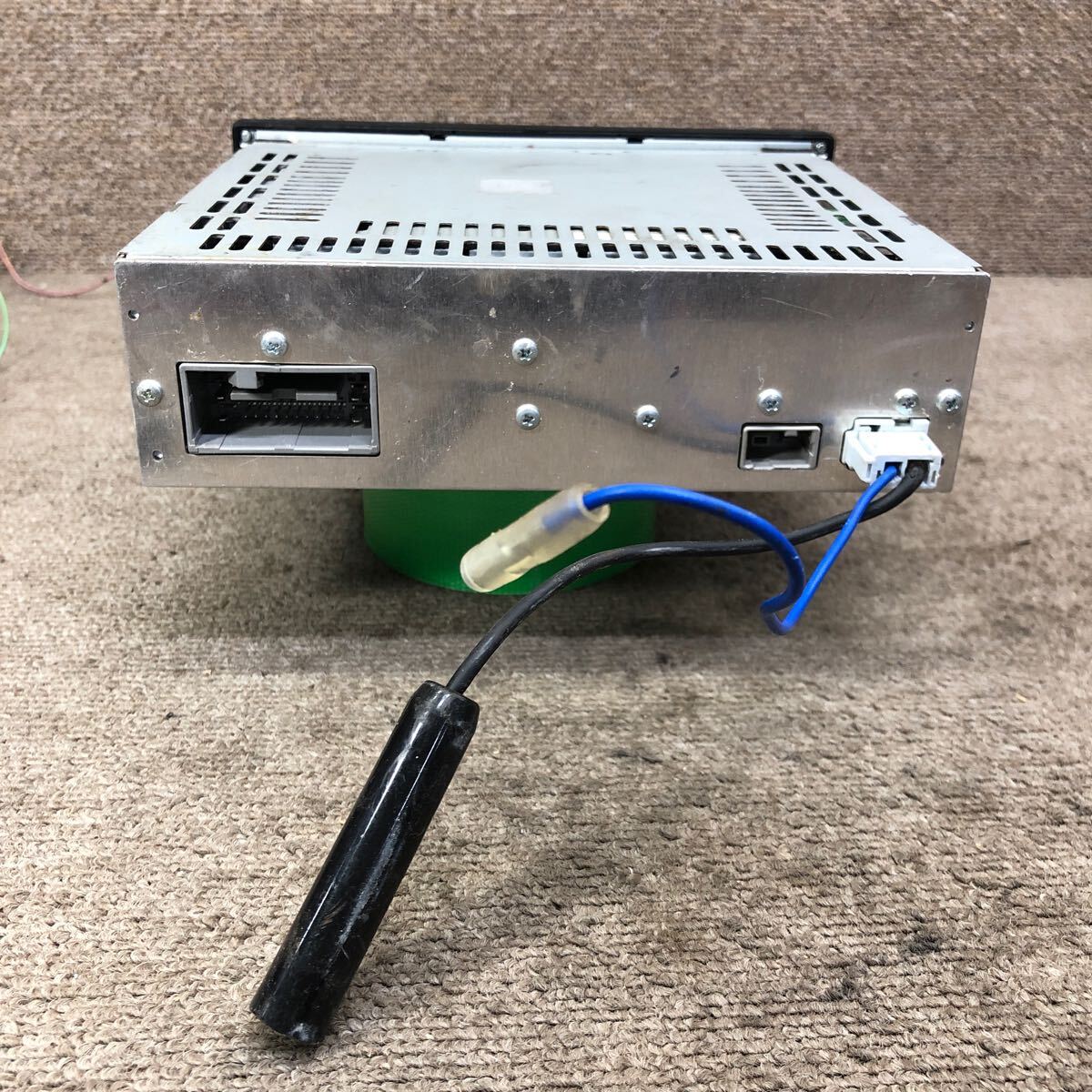 AV7-125 激安 カーステレオ HONDA Gathers SANYO CX-128C CDF-R9011 08A02-8P0-100 CDプレーヤー 本体のみ 簡易動作確認済み 中古現状品_画像4