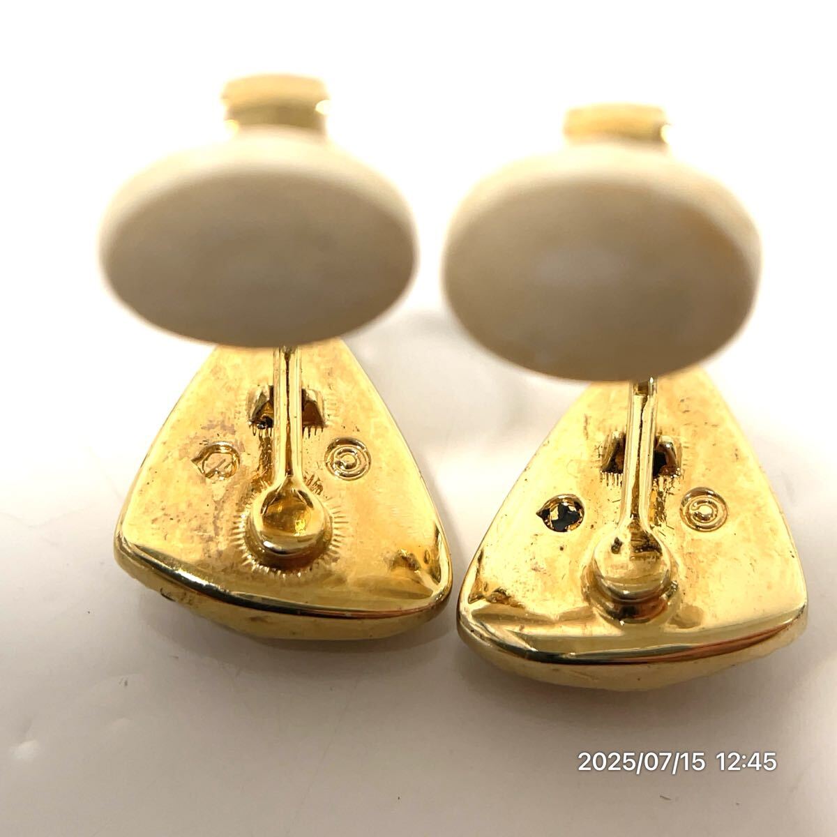 SWAROVSKI スワロフスキー 三角モチーフ ゴールドカラー クリスタル ラインストーン イヤリング ピアス アクセサリー 装飾品 小物_画像4