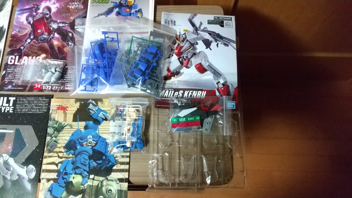 ガンダム、ボトムズ、マクロス、ザブングルプラモセットその他 ザブングル・マクロス・ボトムズ等組立済み6体セット(パーツ欠