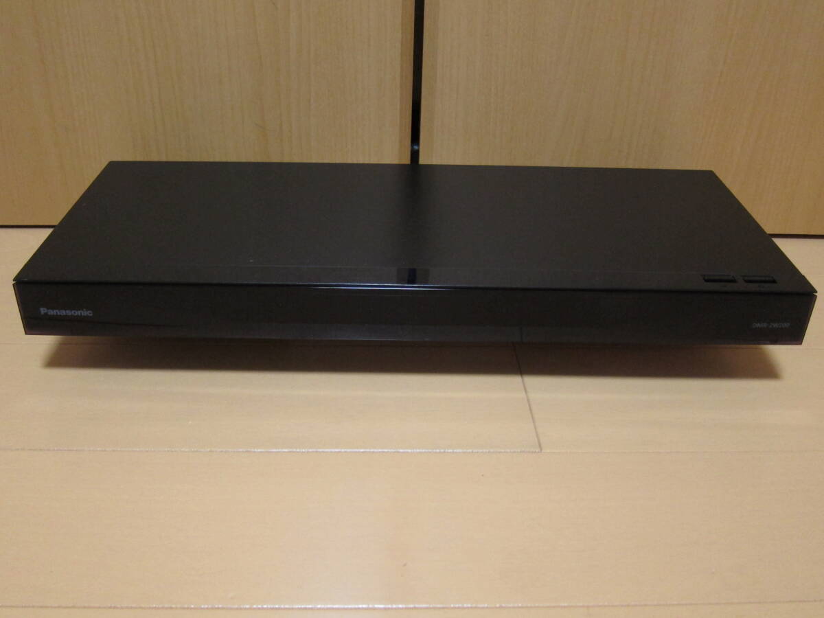 少し傷がありますが、本体状態は良好です。内蔵HDDを新品2TBへ交換！！W録画 ブルーレイレコーダー Panasonic ディーガ DMR-2W200
