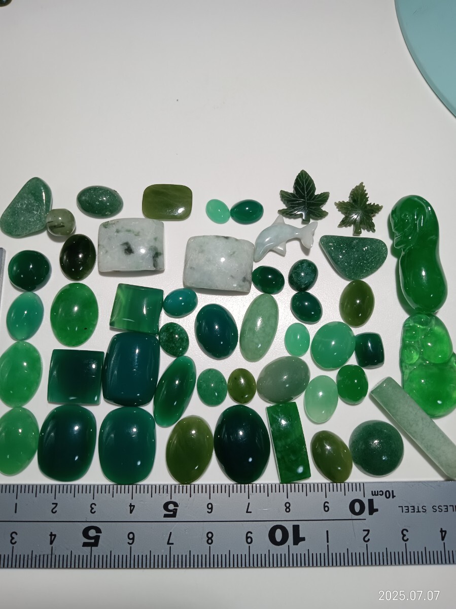 ひすい 裸石 ルース 彫刻 ジェイダイト