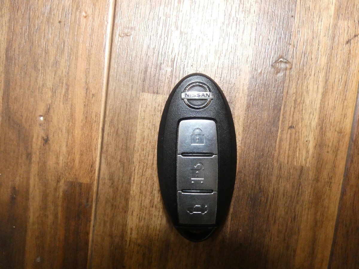 B1983 イ S 日産 フーガ KY51 純正 キーレス スマート キー 鍵 リモコン 3 ボタン Y51_画像1
