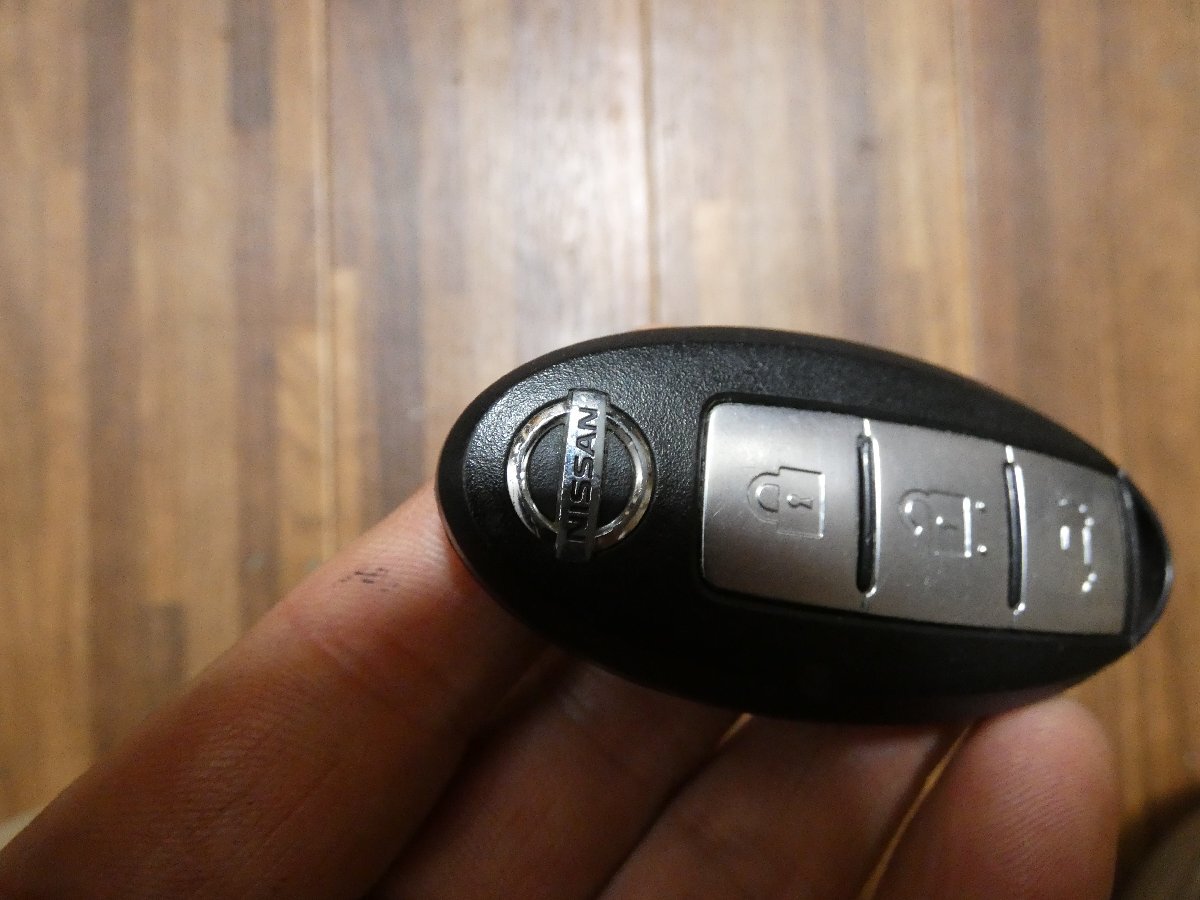 B1983 イ S 日産 フーガ KY51 純正 キーレス スマート キー 鍵 リモコン 3 ボタン Y51_画像2