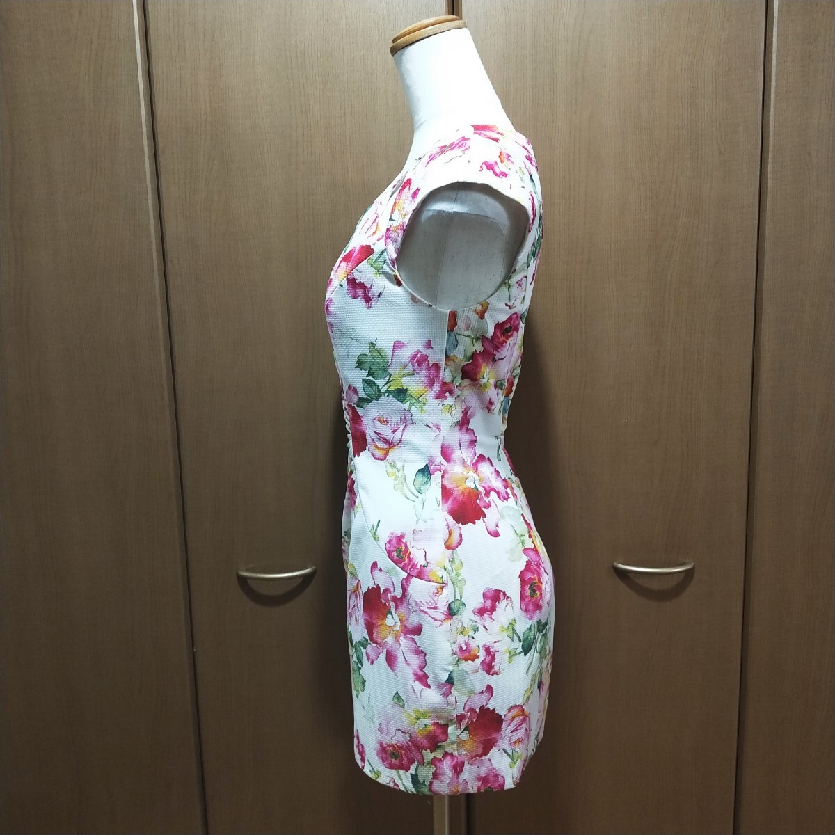 新品同様 定価2.5万↑ Donia Quinn ドニアクイーン 高級 ミニワンピース ミニドレス ナイトドレス キャバドレス_画像4