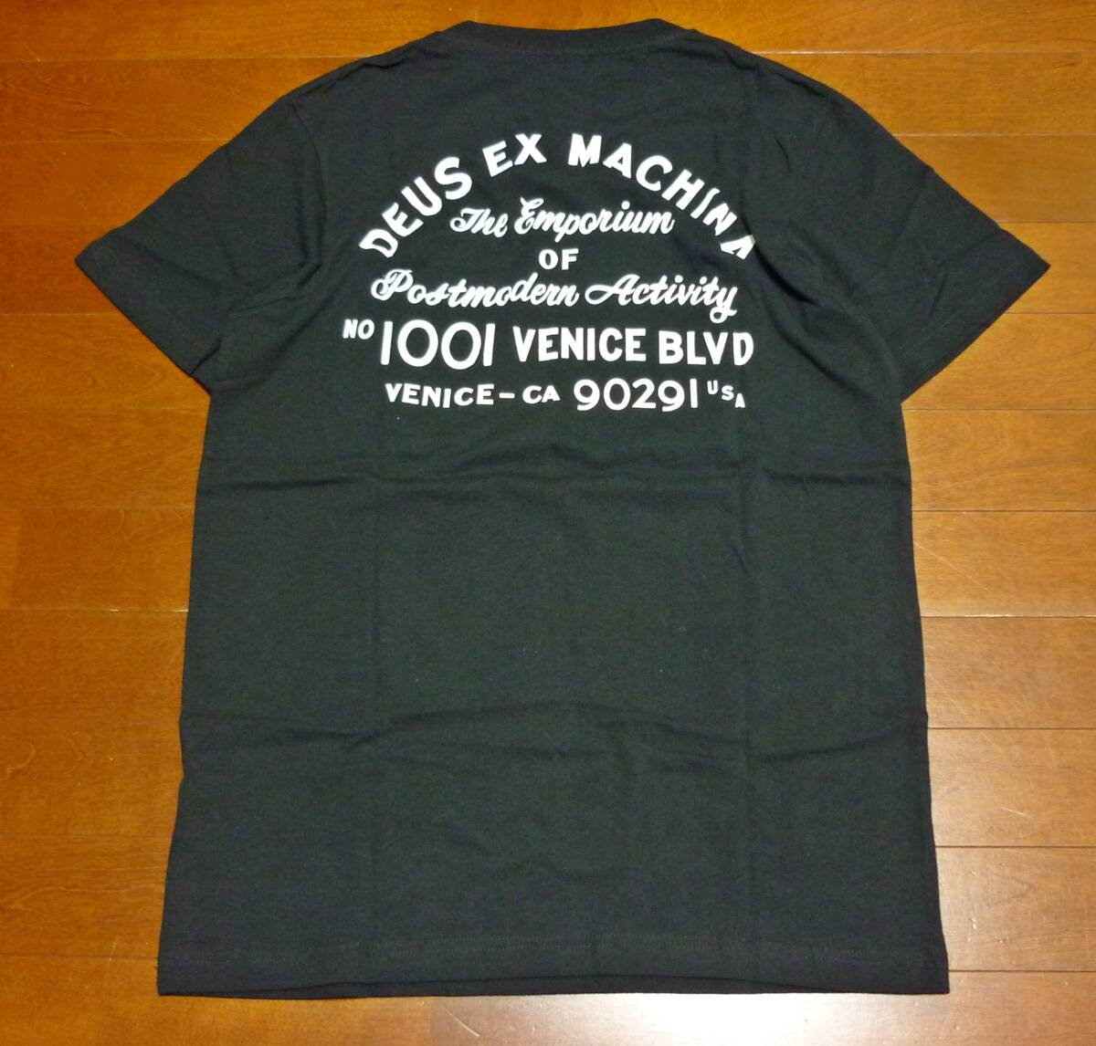 レギュラーフィットTシャツ ブラックXSサイズ★Deus Ex Machina DEUS EX MACHINAデウスエクスマキナ バックロゴ半袖Tシャツ 黒