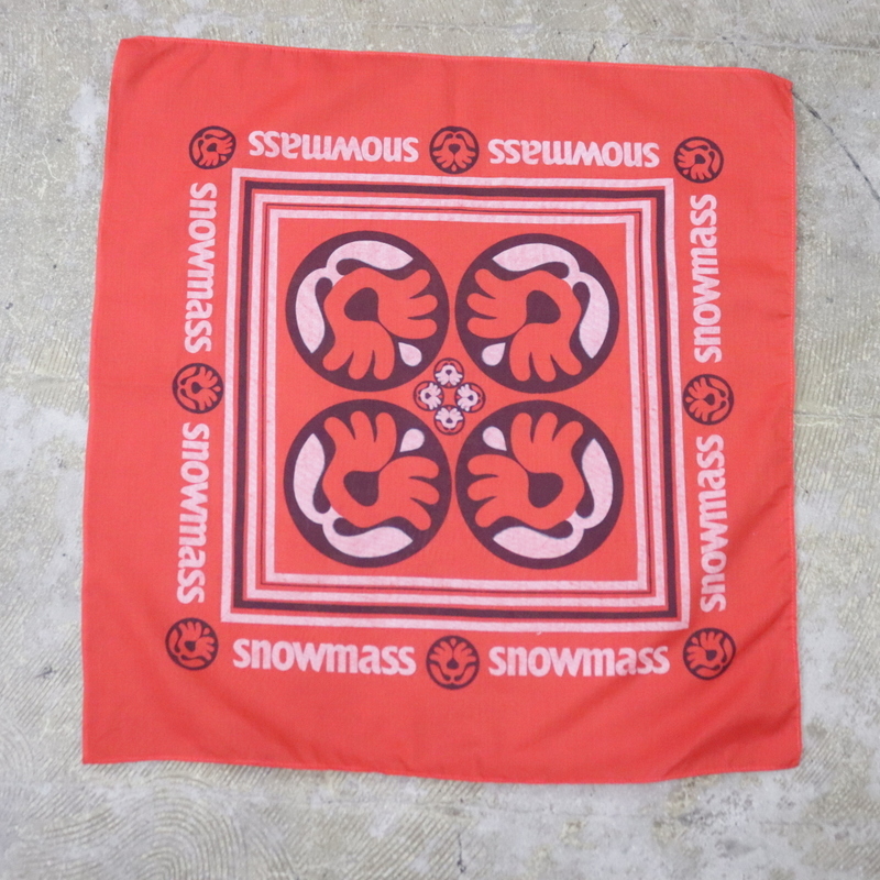 BD54 90sビンテージ snowmass バンダナ■1990年代製 赤 レッド コットンポリエステル アンティーク 雑貨 アクセサリー 古着 アメカジ_画像1