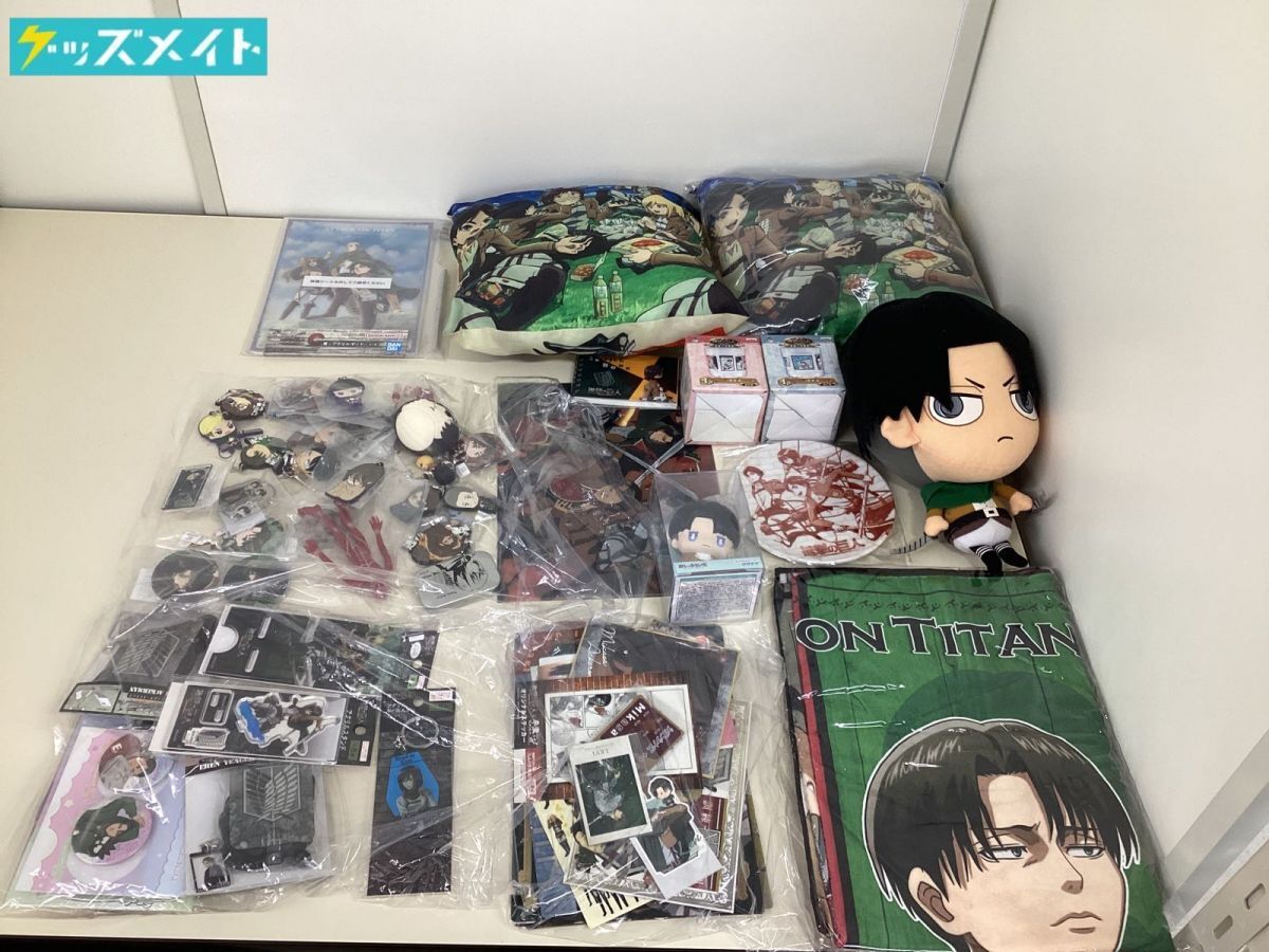進撃の巨人 グッズ まとめ売り 缶バッジ アクスタ 紙類 200点以上 12 D【現状】進撃の巨人 グッズ まとめ売り 缶バッジ アクリル