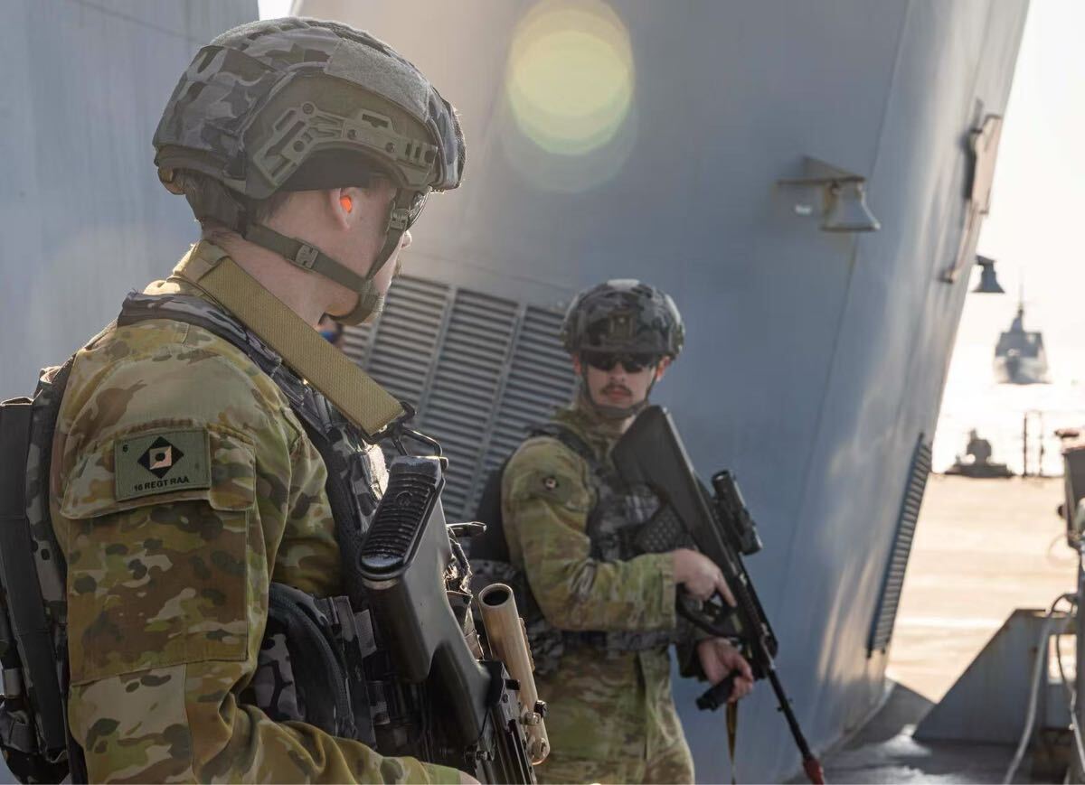 ADA オーストラリア軍　DPNU ヘルメットカバー　レア　実物 ミリタリー ADA オーストラリア軍 DPNU ヘルメットカバー レア 実物