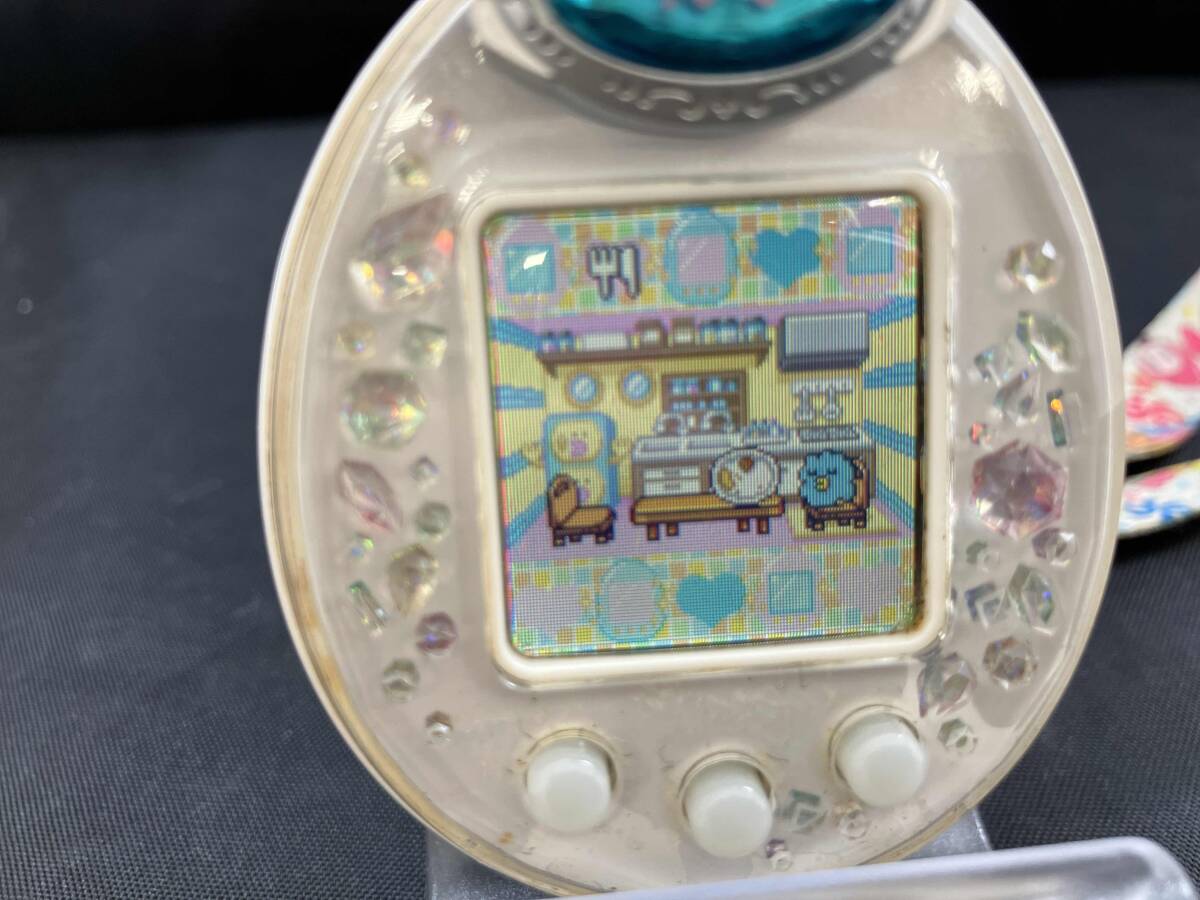 たまごっちピース 本体 動作確認済 動作確認済 たまごっちピース ホワイト たまデコピアス バンダイ