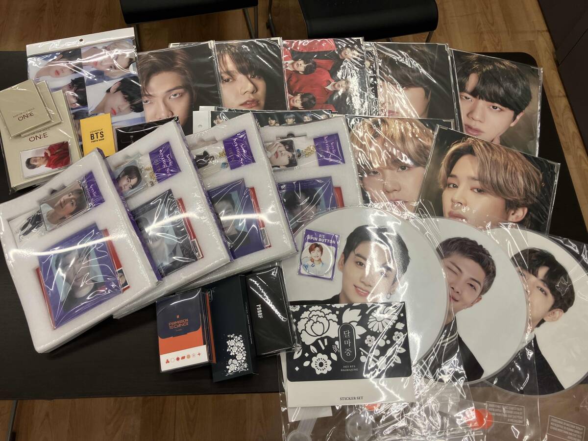 BTS バンタン グッズ まとめ売り うちわ トレカ ウィンパケ サマパケ 等 BTSグッズまとめ売り】「DICON」写真集 うちわ トレカ ボード