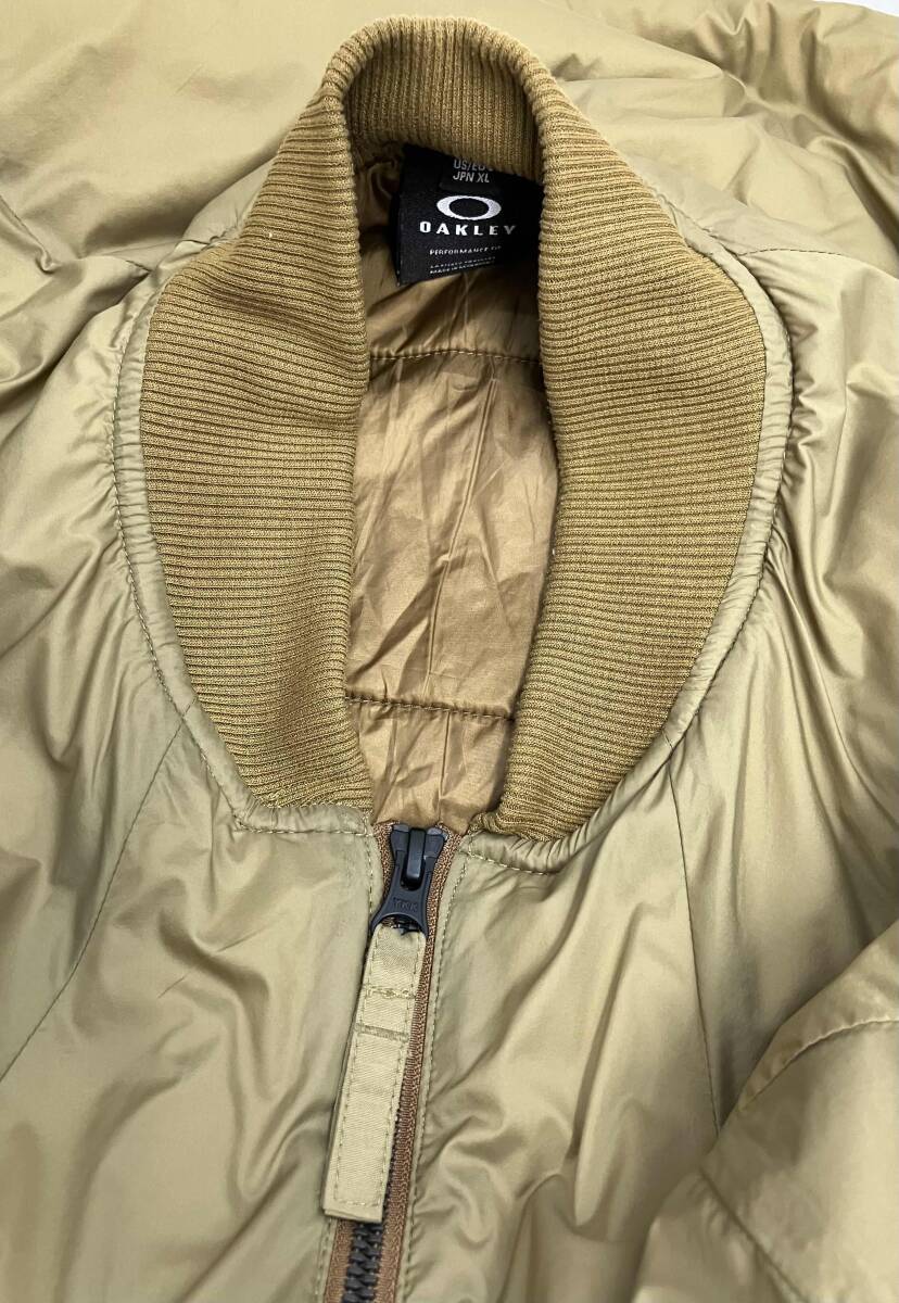 OAKLEY オークリー ブルゾン XL カーキー ナイロン ジャケット ミャンマー制 前開き ファスナー 防寒具 店舗受取可
