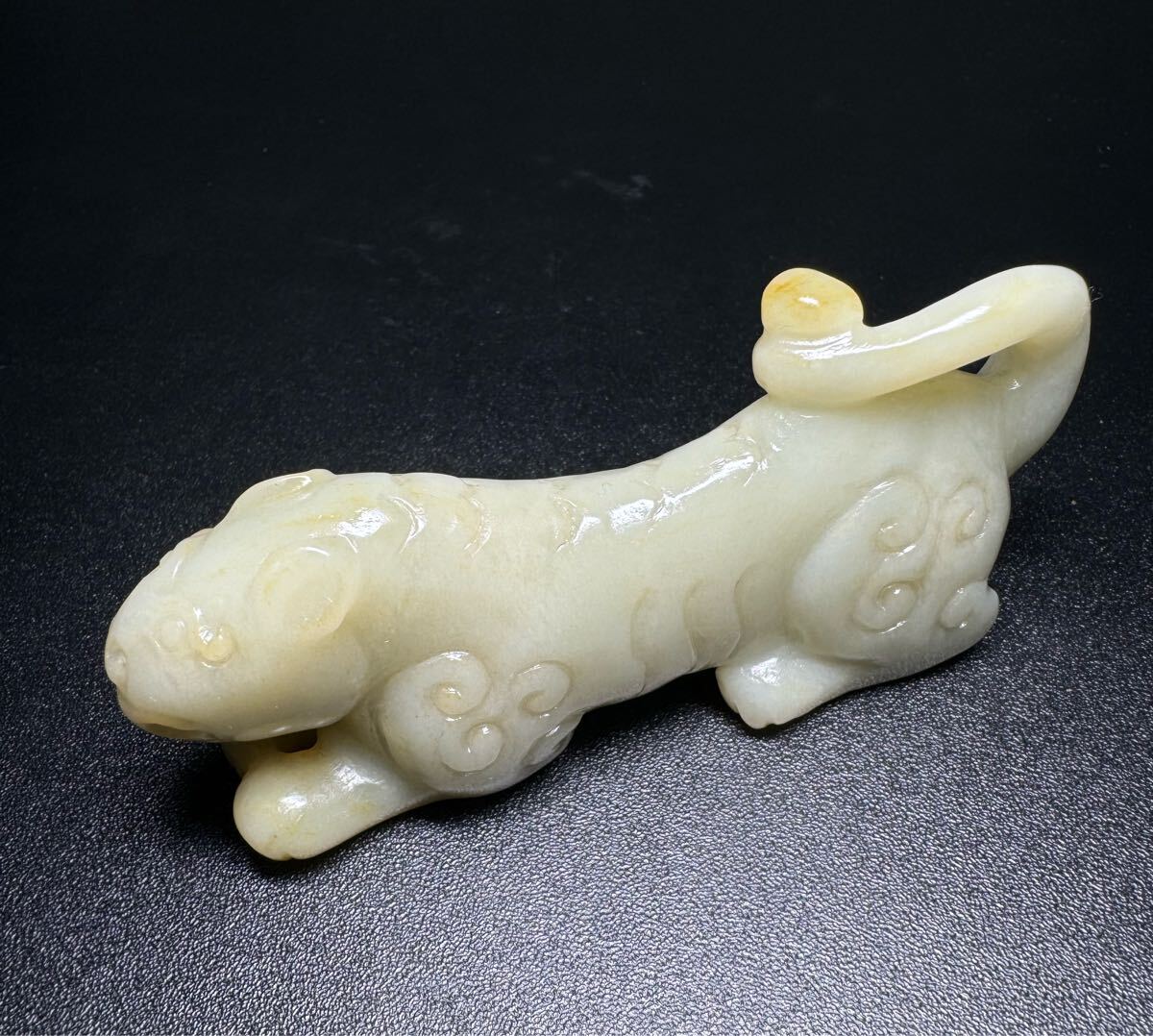 犬 本玉 天然石古砡 和田玉 清時代中国古美術骨董 雕刻 開運風水 極細工 犬 本玉 天然石古砡 和田玉 清時代中国古美術骨董 雕刻 開運