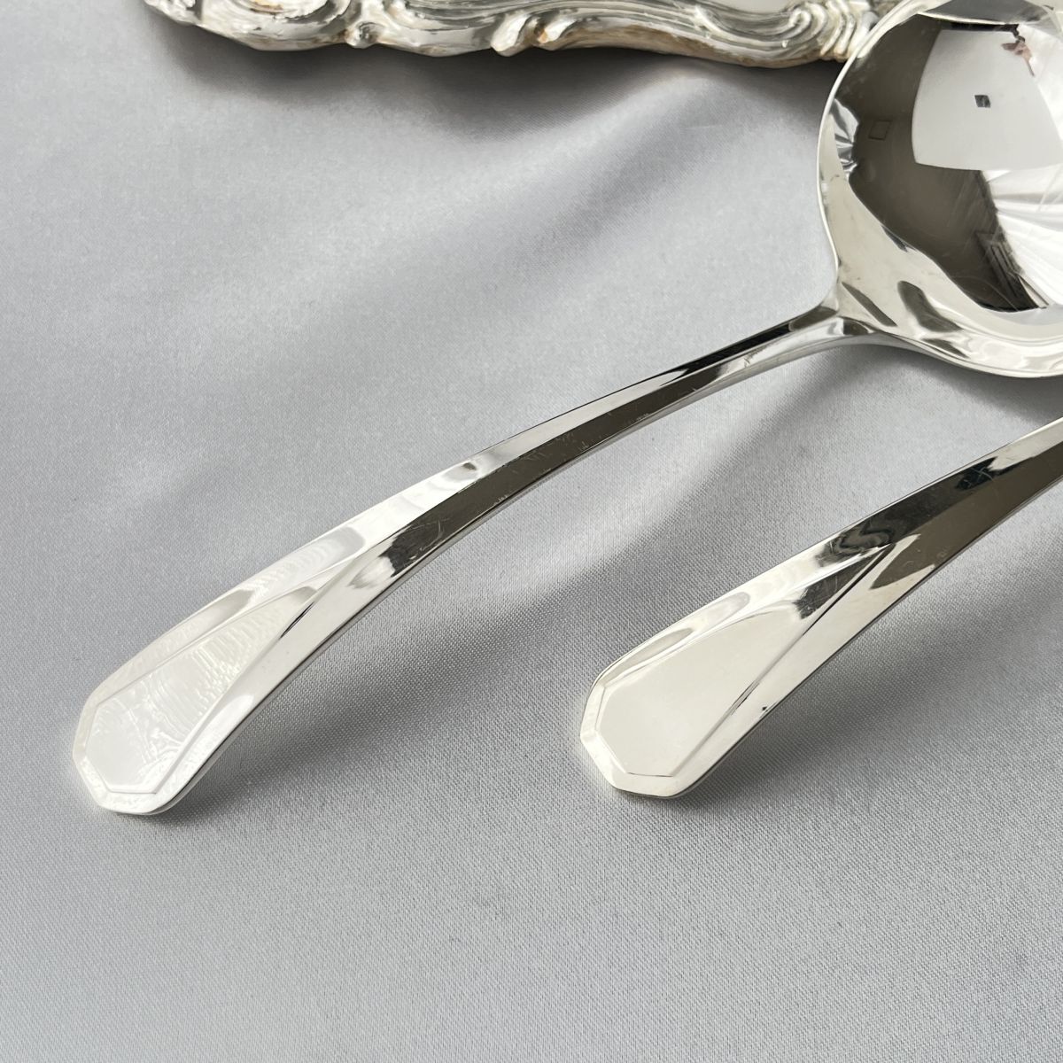 【ARTHUR PRICE】 アールデコのグレービーレードル 2本 ケース ARTHUR PRICE】 アールデコのグレービーレードル 2本 ケース