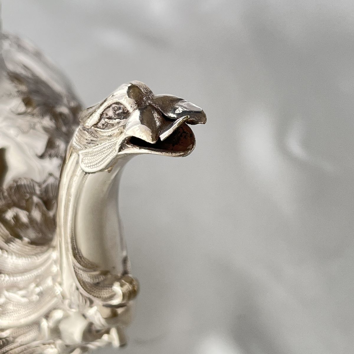 英国 】 ファルコンとマスカロンのティーポット【シルバープレート